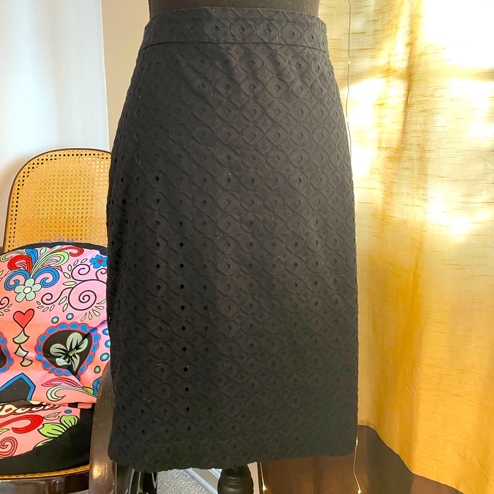 LOFT Black Eyelet Textured Pencil Skirt Fully Lined Size 8